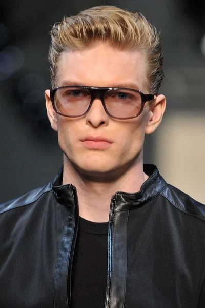Look 10